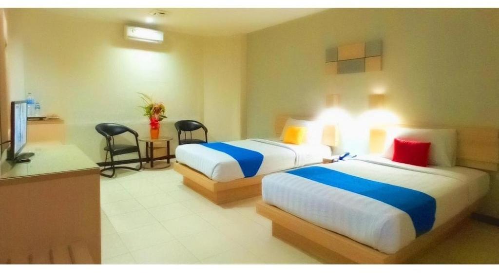 Merpati Hotel Понтианак Экстерьер фото