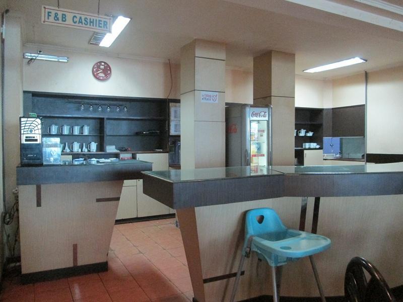 Merpati Hotel Понтианак Экстерьер фото